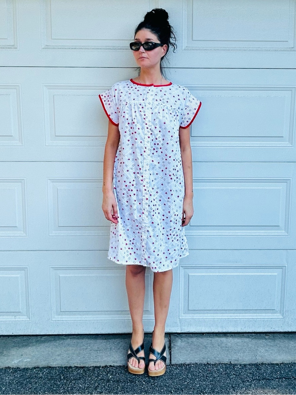 Vintage House Dress Duster White & Red Apple Snap Women’s Dress Large Oversized